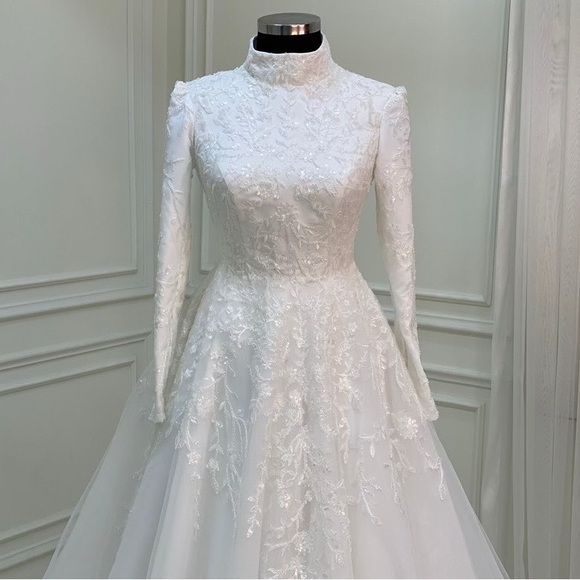 Beautiful bridal full sleeves high neck ballgown.
Purchase for $1,500 - Picture 3 of 5